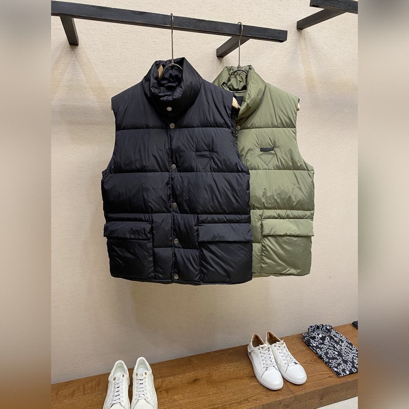 Prada，普拉達 25秋冬新款黑標倒三角標識羽絨背心馬甲 定制YB防風防水尼