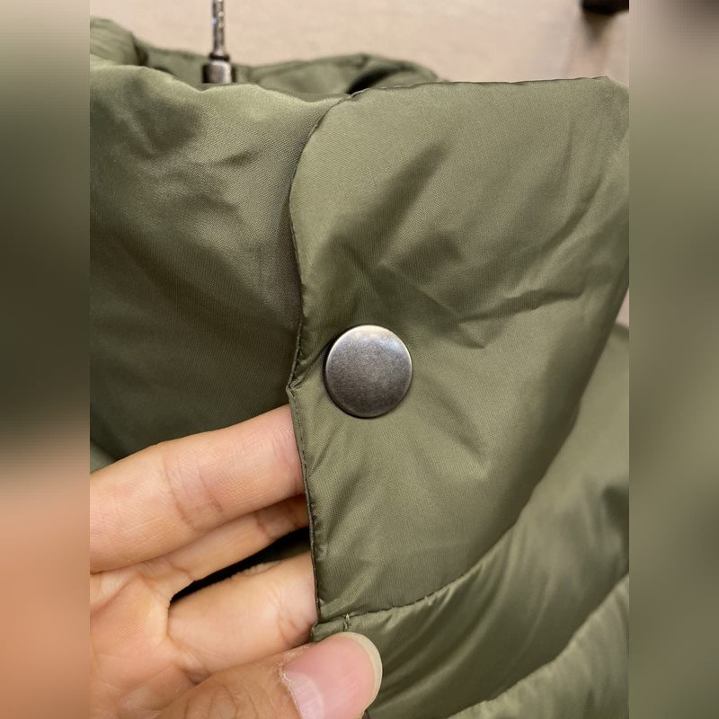 Prada，普拉達 25秋冬新款黑標倒三角標識羽絨背心馬甲 定制YB防風防水尼