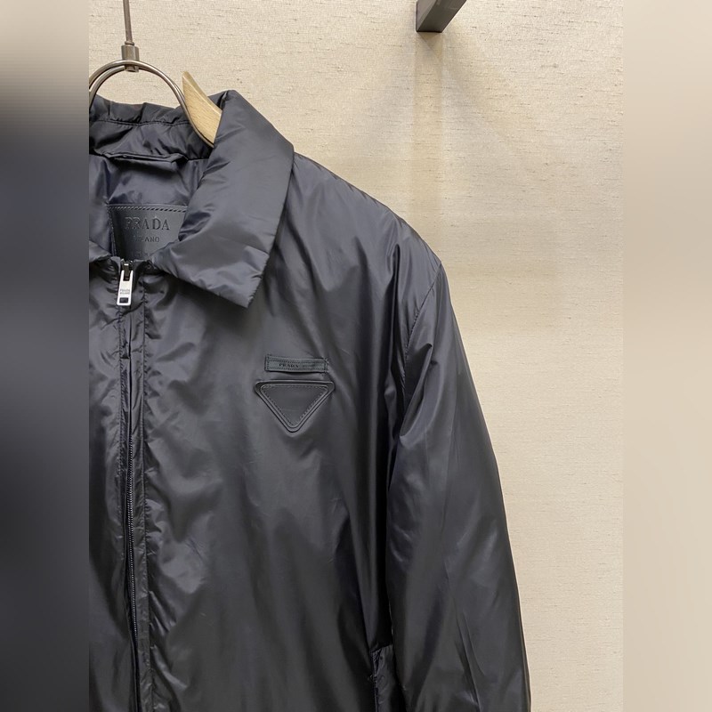 Prada、普拉達 極簡基礎三角標羽絨服外套 男女同款 冬裝新品，高端定制！輕熟