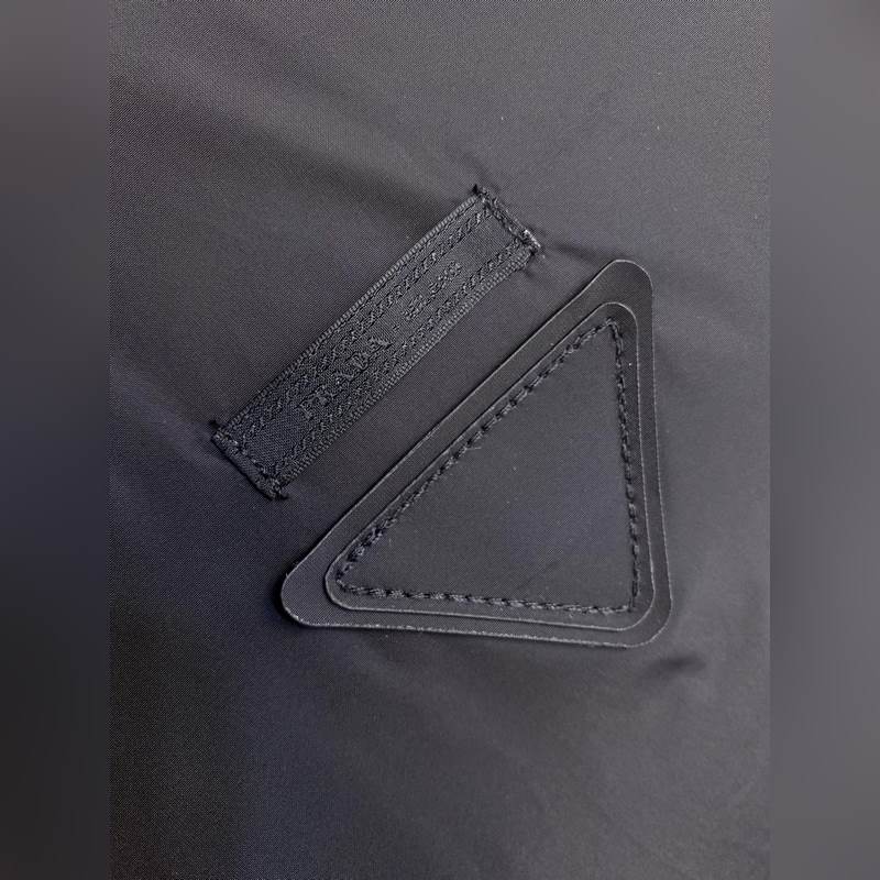 Prada、普拉達 極簡基礎三角標羽絨服外套 男女同款 冬裝新品，高端定制！輕熟