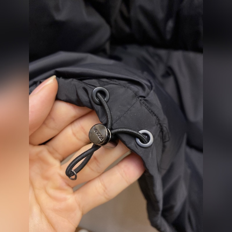 Prada、普拉達 極簡基礎三角標羽絨服外套 男女同款 冬裝新品，高端定制！輕熟