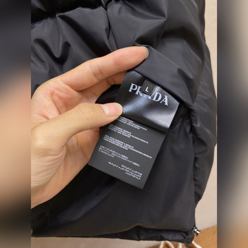 Prada、普拉達 極簡基礎三角標羽絨服外套 男女同款 冬裝新品，高端定制！輕熟