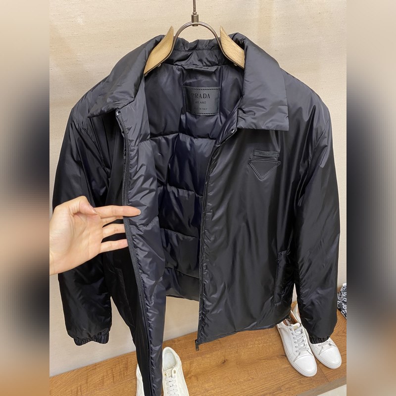 Prada、普拉達 極簡基礎三角標羽絨服外套 男女同款 冬裝新品，高端定制！輕熟