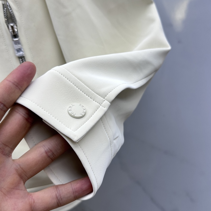 Prada普拉達 -匠心織夢 源自意大利系列，以匠心獨運，經典三角標為您打造不凡