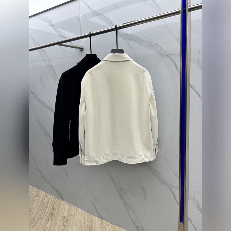 Prada普拉達 -匠心織夢 源自意大利系列，以匠心獨運，經典三角標為您打造不凡