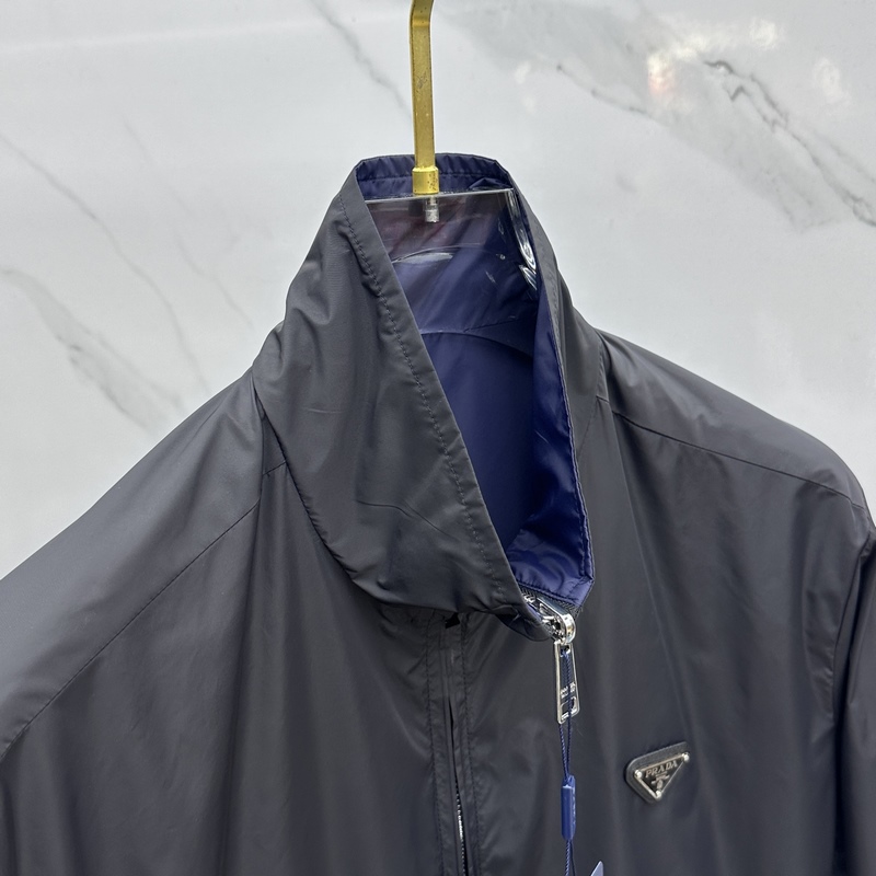 PRADA普拉達 2026秋冬新款夾克外套立領，雙面穿。秀場新品 品相非常完美，