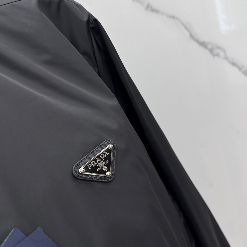 PRADA普拉達 2026秋冬新款夾克外套立領，雙面穿。秀場新品 品相非常完美，