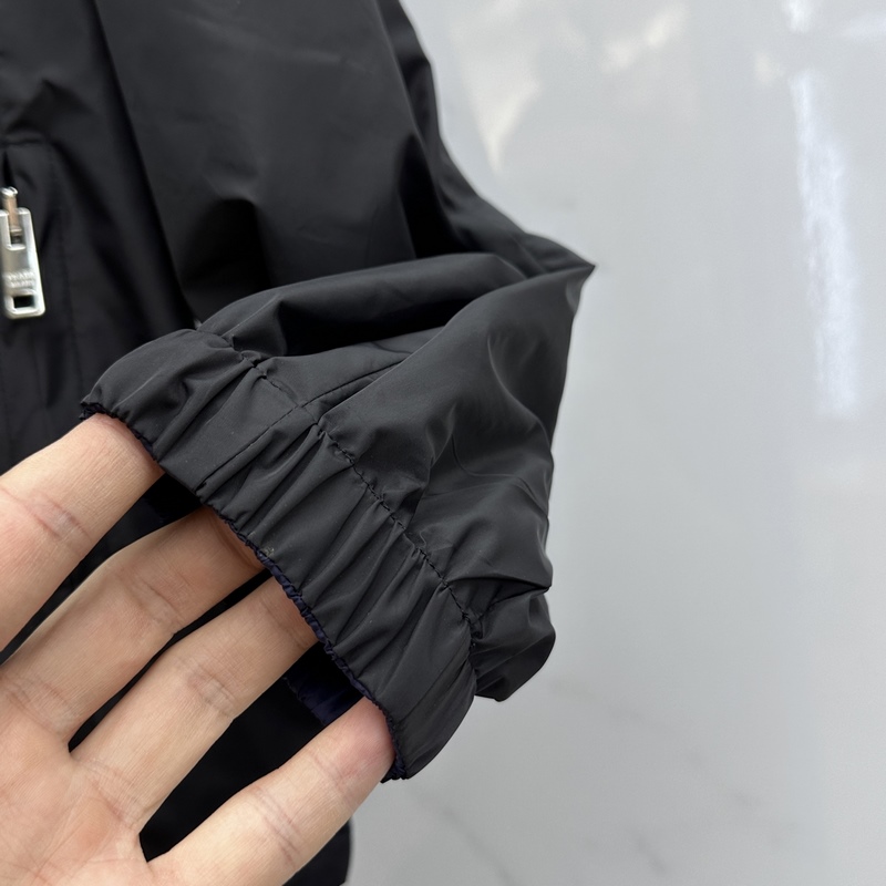 PRADA普拉達 2026秋冬新款夾克外套立領，雙面穿。秀場新品 品相非常完美，