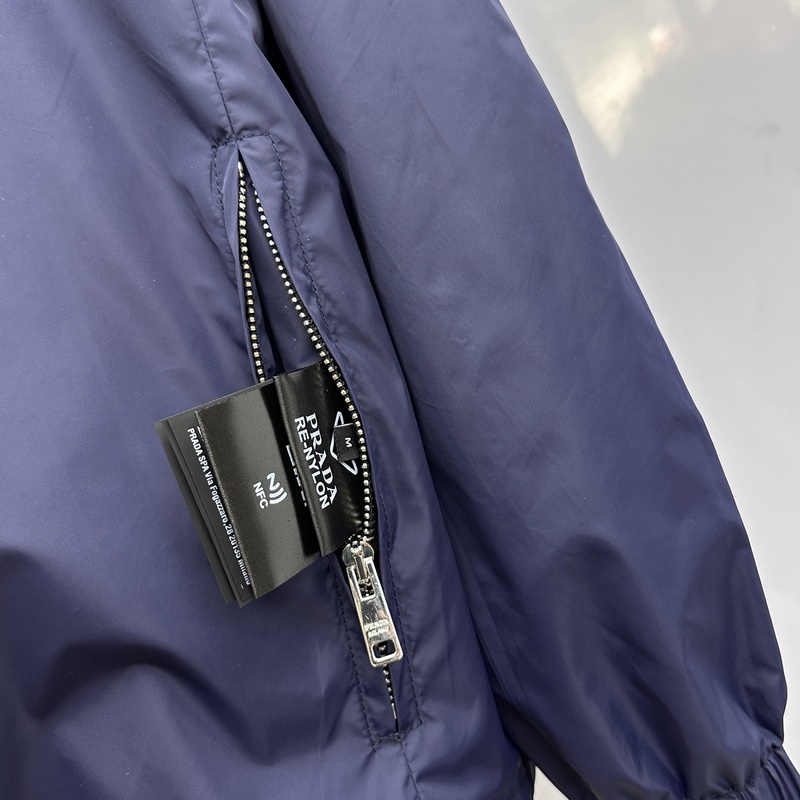 PRADA普拉達 2026秋冬新款夾克外套立領，雙面穿。秀場新品 品相非常完美，