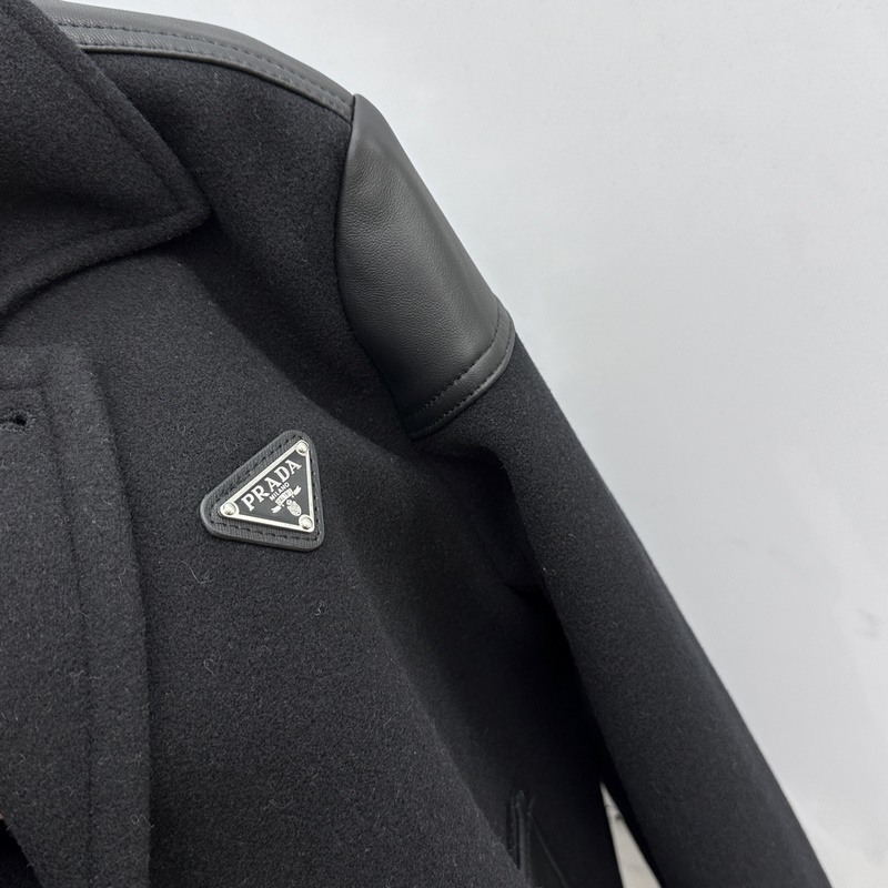 Prada普拉達 2026P家翻領款自帶複古時尚情懷的一款吸睛時尚單品時尚拼皮休
