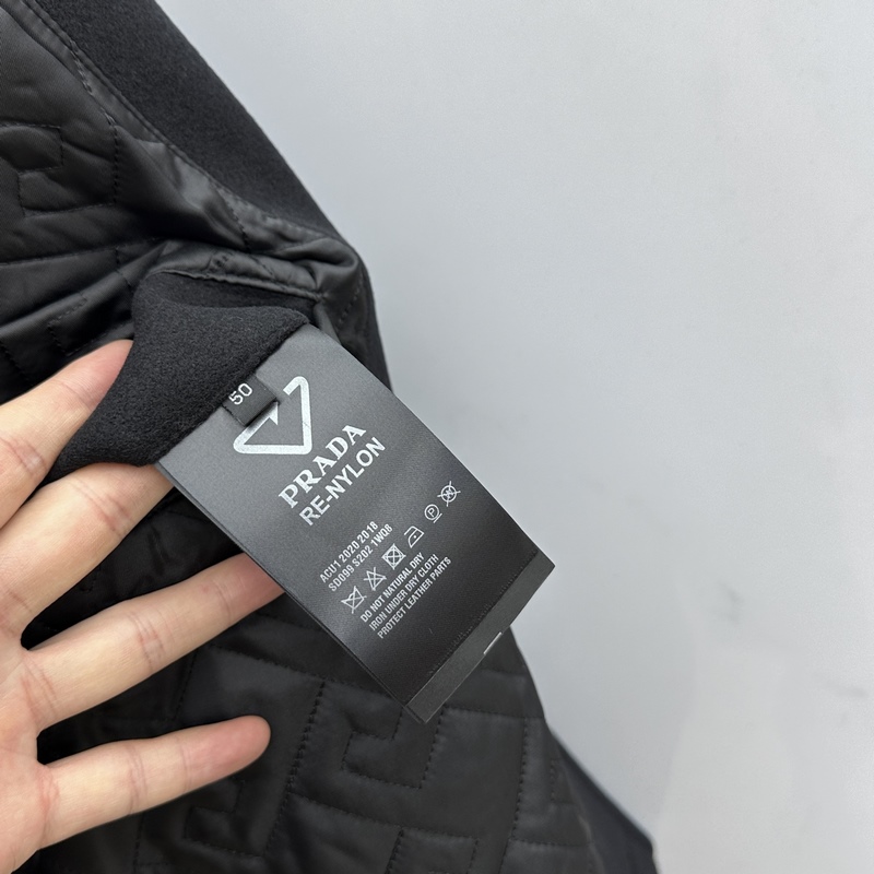 Prada普拉達 2026P家翻領款自帶複古時尚情懷的一款吸睛時尚單品時尚拼皮休