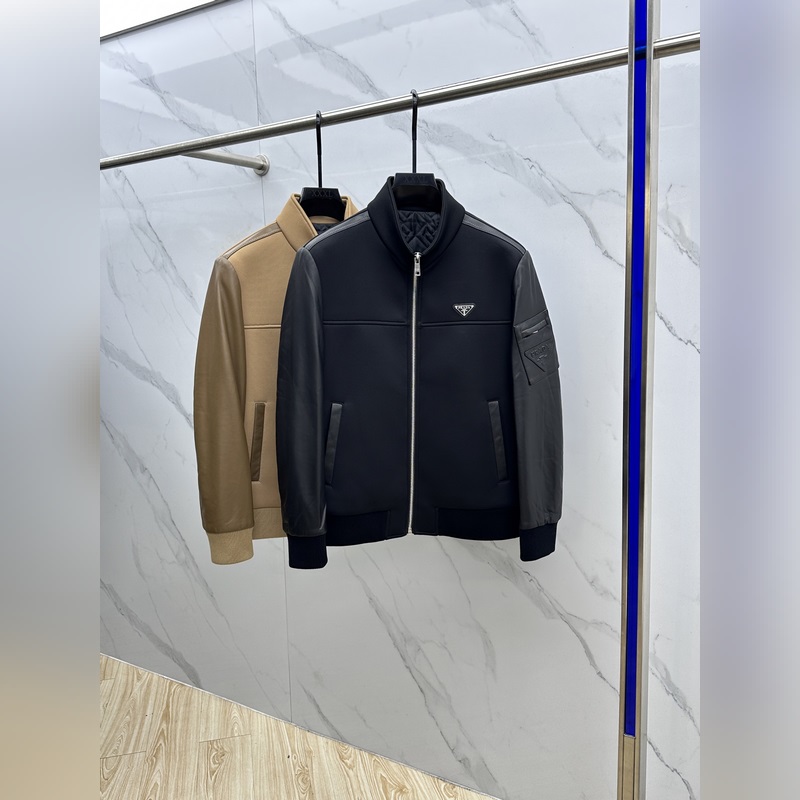 Prada普拉達(dá)、2026P家立領(lǐng)款自帶複古時(shí)尚情懷的一款吸睛時(shí)尚單品時(shí)尚拼皮休