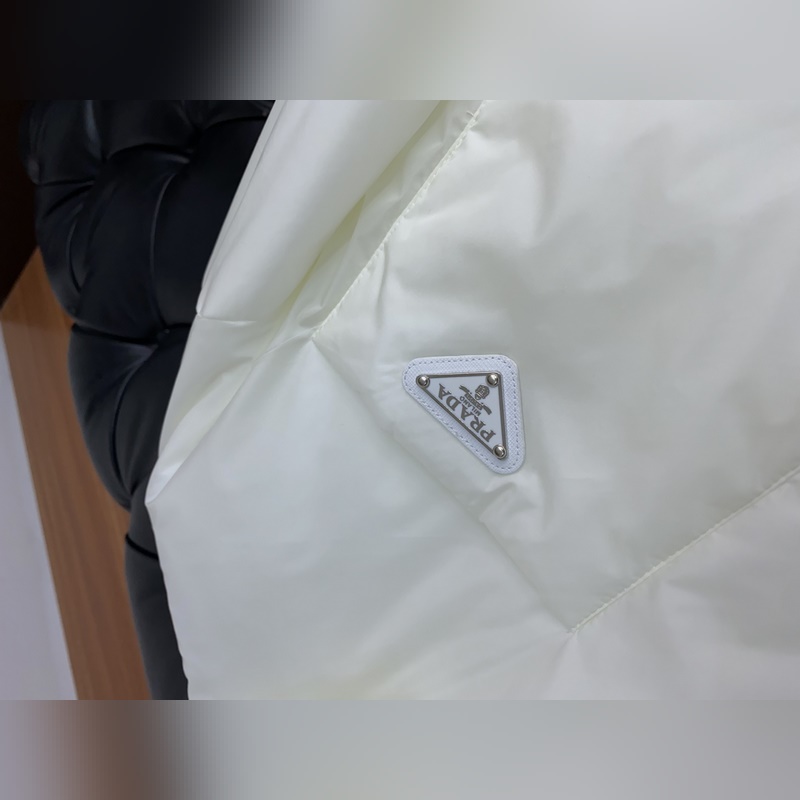 普拉達 2026年秋冬新款 官網 高端原廠代工出品， 官方經典王牌單品！最新棉衣