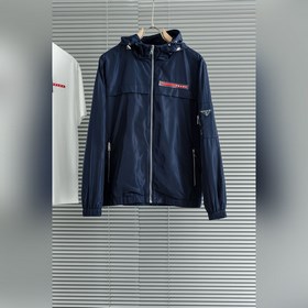 prada 普拉達2026春季新品，真標防僞芯片系列#連帽防水夾克外套，同步官網