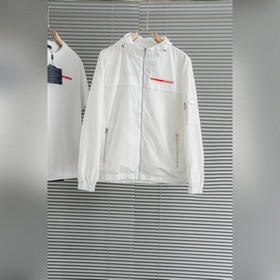 prada 普拉達2026春季新品，真標防僞芯片系列#連帽防水夾克外套，同步官網