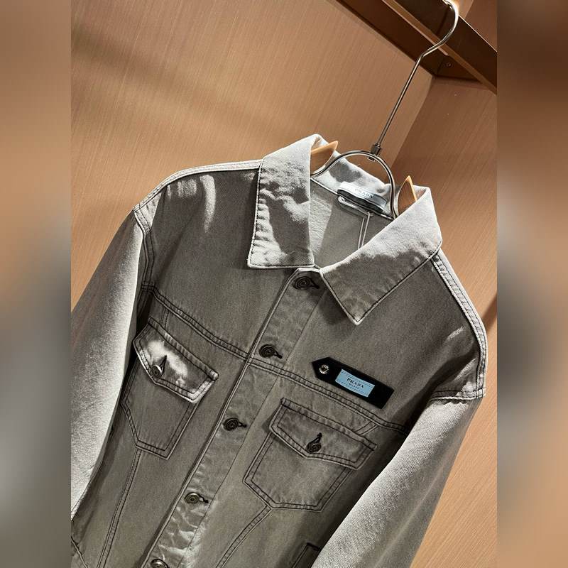 PRA*DA 普拉達 2026秋冬新款男女同款 牛仔夾克外套，新品發售！牛仔蘭高