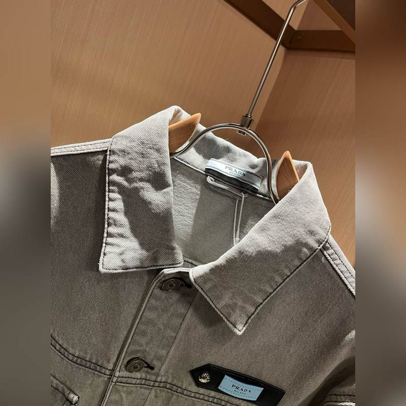 PRA*DA 普拉達 2026秋冬新款男女同款 牛仔夾克外套，新品發售！牛仔蘭高