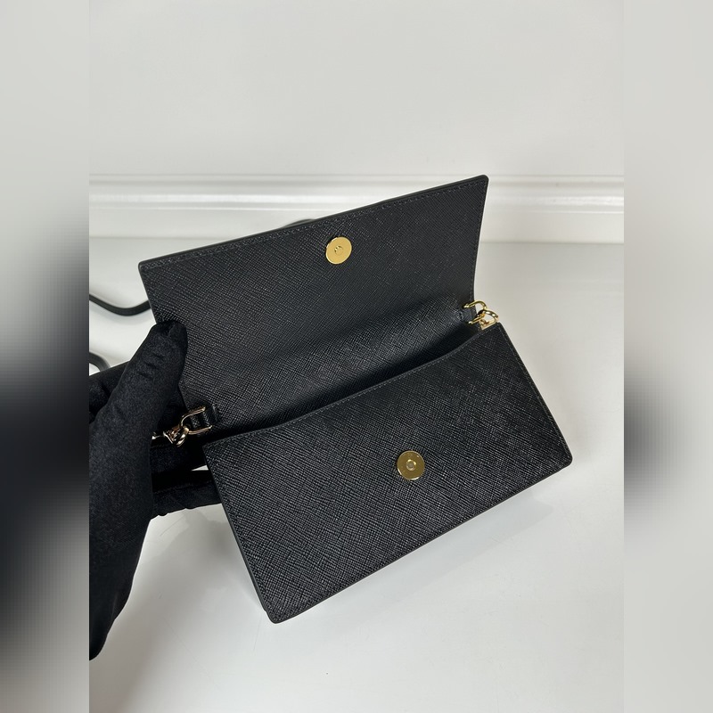 PRADA 普拉達 女士多功能迷你小背包，型號1MF059，翻蓋式卡夾搭配可拆卸