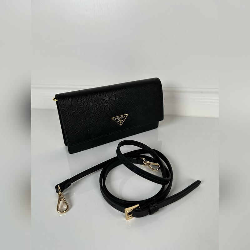 PRADA 普拉達 女士多功能迷你小背包，型號1MF059，翻蓋式卡夾搭配可拆卸