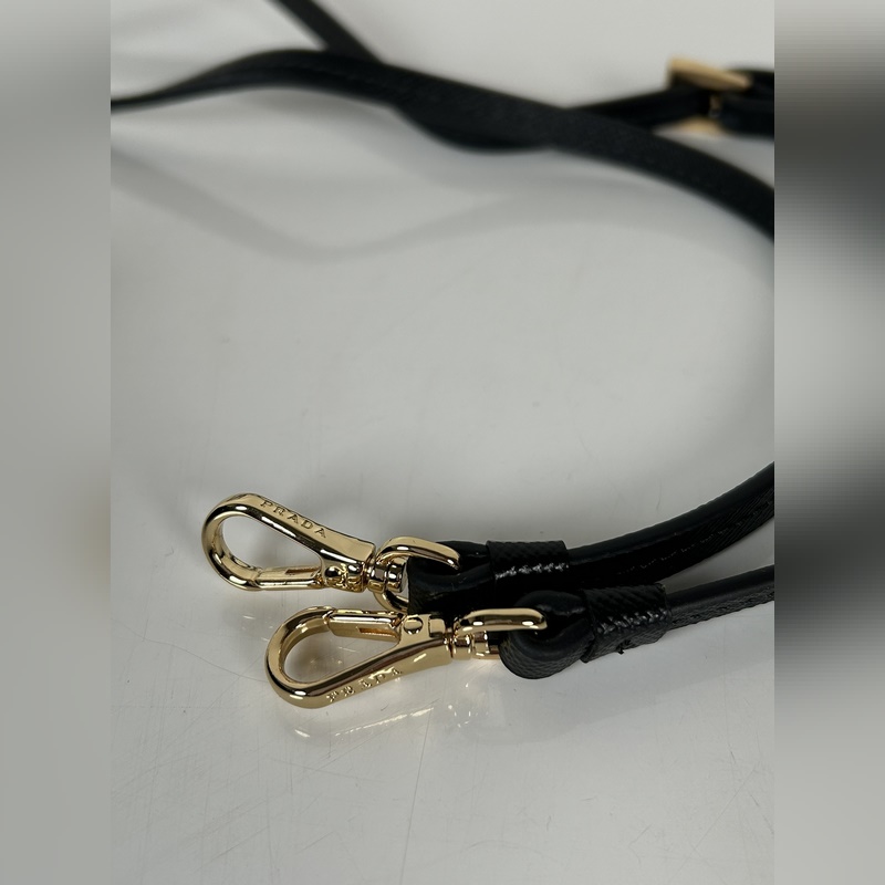 PRADA 普拉達 女士多功能迷你小背包，型號1MF059，翻蓋式卡夾搭配可拆卸