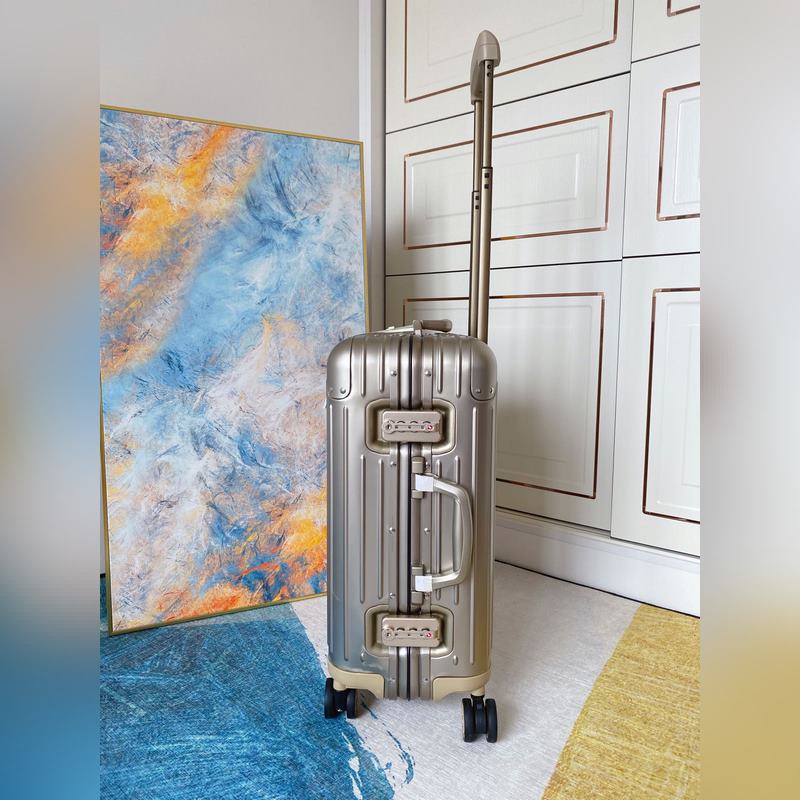 專櫃升級(jí)新款zp，925系列全鋁鎂合金 全新一體標(biāo)logo，內(nèi)裡，合頁(yè)，輪子統(tǒng)一