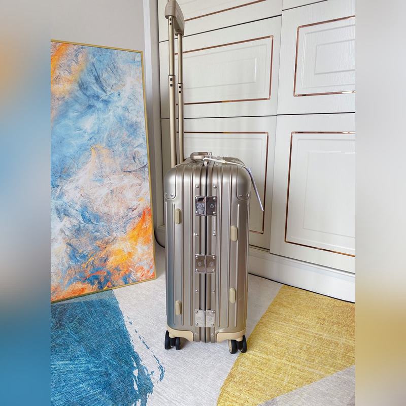 專櫃升級(jí)新款zp，925系列全鋁鎂合金 全新一體標(biāo)logo，內(nèi)裡，合頁(yè)，輪子統(tǒng)一