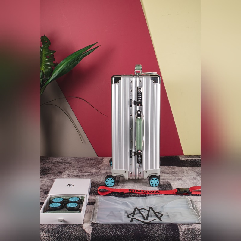 Rimowa2026年專櫃新款，彩色皮質(zhì)把手，對版吊牌，彈跳拉桿，國際海關(guān)鎖，進(jìn)