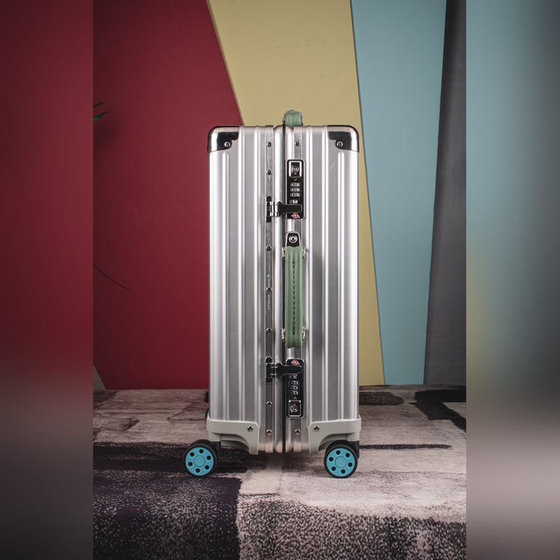 Rimowa2026年專櫃新款，彩色皮質(zhì)把手，對版吊牌，彈跳拉桿，國際海關(guān)鎖，進(jìn)