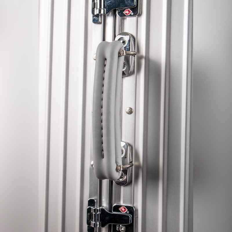 Rimowa2026年專櫃新款，彩色皮質把手，對版吊牌，彈跳拉桿，國際海關鎖，進