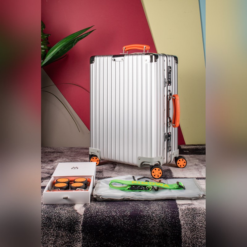 Rimowa2026年專櫃新款，彩色皮質(zhì)把手，對版吊牌，彈跳拉桿，國際海關(guān)鎖，進(jìn)