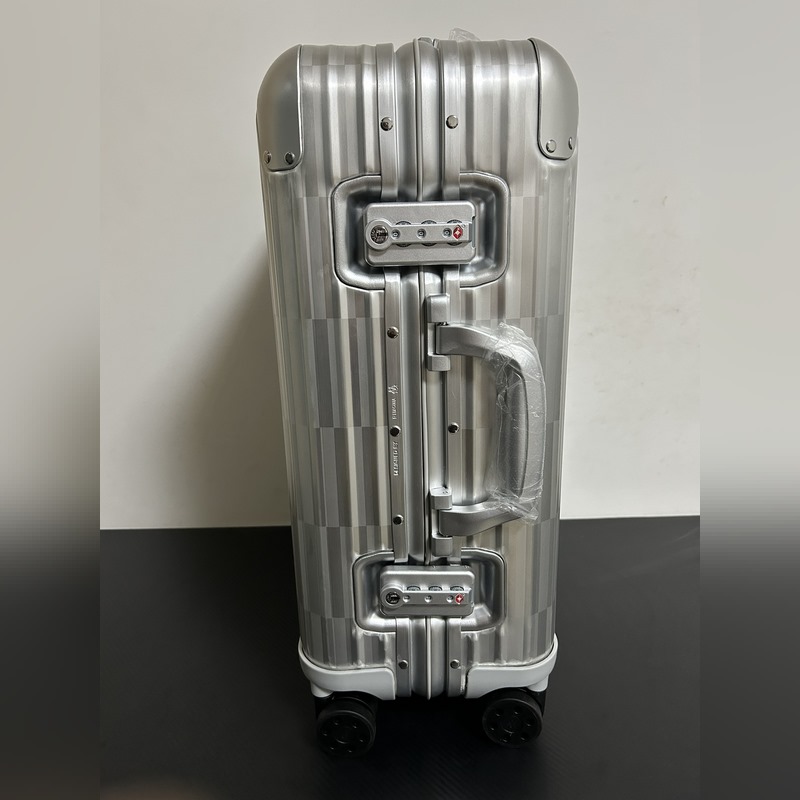 RIMOWA 1全球限量 2002隻的 Optical登機(jī) 箱 Sook 全球2