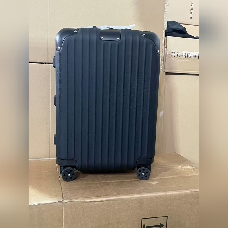 R家全牛皮款 distinct系列，預售 21寸登機箱 黑色，藍色 簡介說明 1