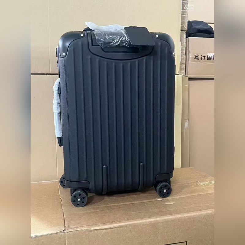 R家全牛皮款 distinct系列，預售 21寸登機箱 黑色，藍色 簡介說明 1