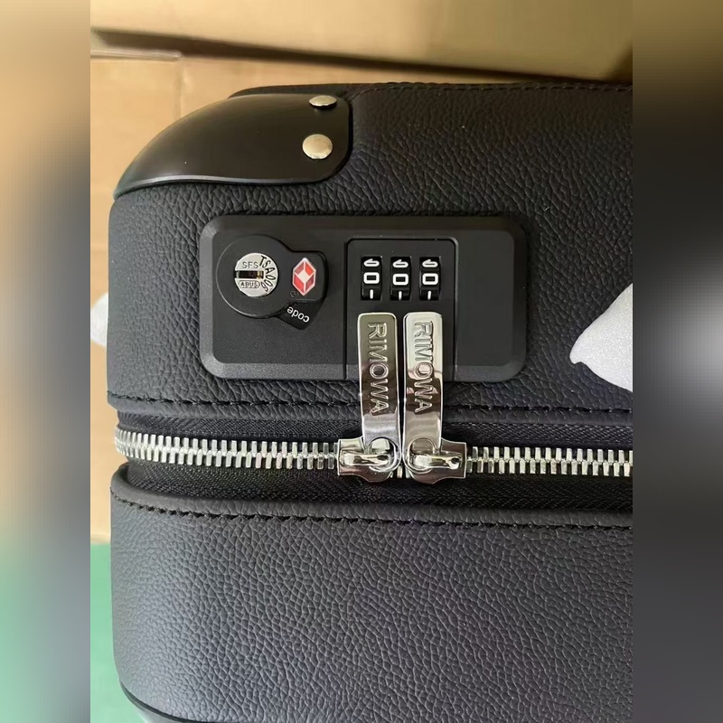 R家全牛皮款 distinct系列，預售 21寸登機箱 黑色，藍色 簡介說明 1