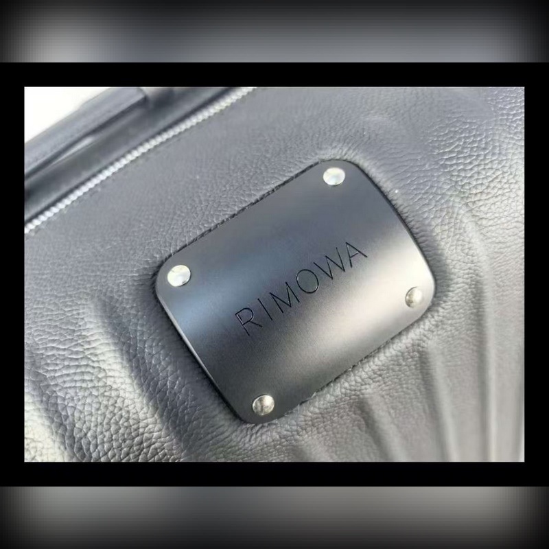 Rimowa全牛皮款 distinct系列， 21寸登機箱 黑色，藍色 簡介說明