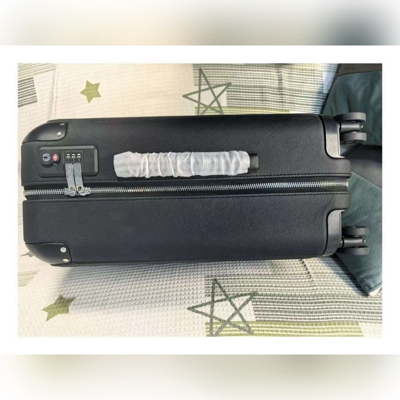 Rimowa全牛皮款 distinct系列， 21寸登機箱 黑色，藍色 簡介說明