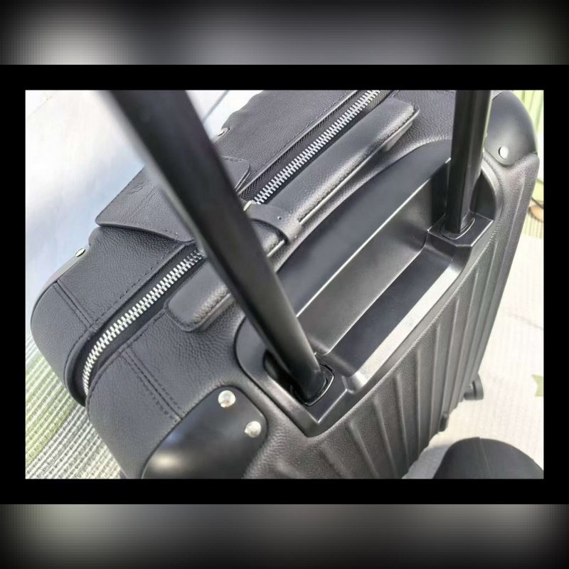 Rimowa全牛皮款 distinct系列， 21寸登機箱 黑色，藍色 簡介說明