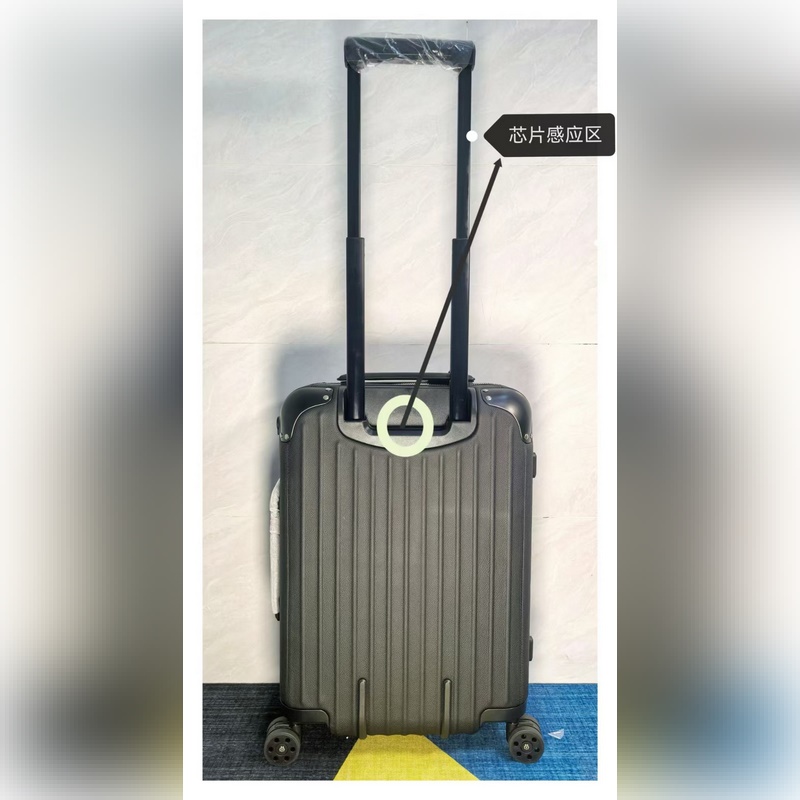 Rimowa全牛皮款 distinct系列， 21寸登機箱 黑色，藍色 簡介說明