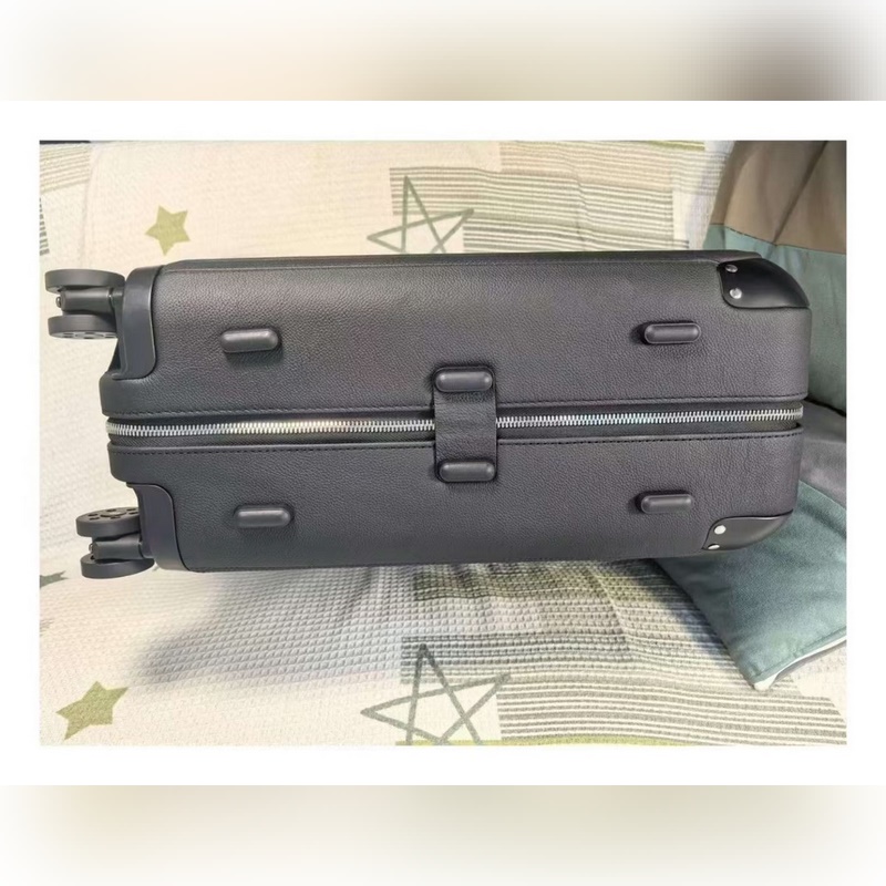 Rimowa全牛皮款 distinct系列， 21寸登機箱 黑色，藍色 簡介說明