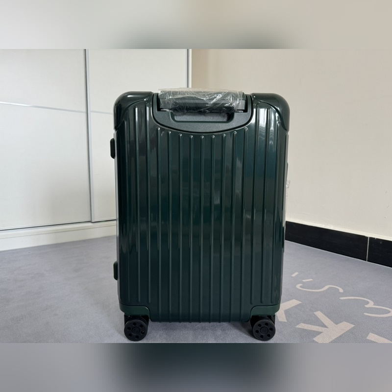 Essential系列 墨綠 尺寸21-26-30-31-33 材質：聚碳酸酯