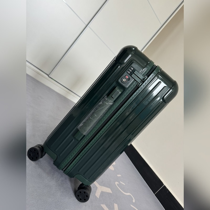 Essential系列 墨綠 尺寸21-26-30-31-33 材質：聚碳酸酯