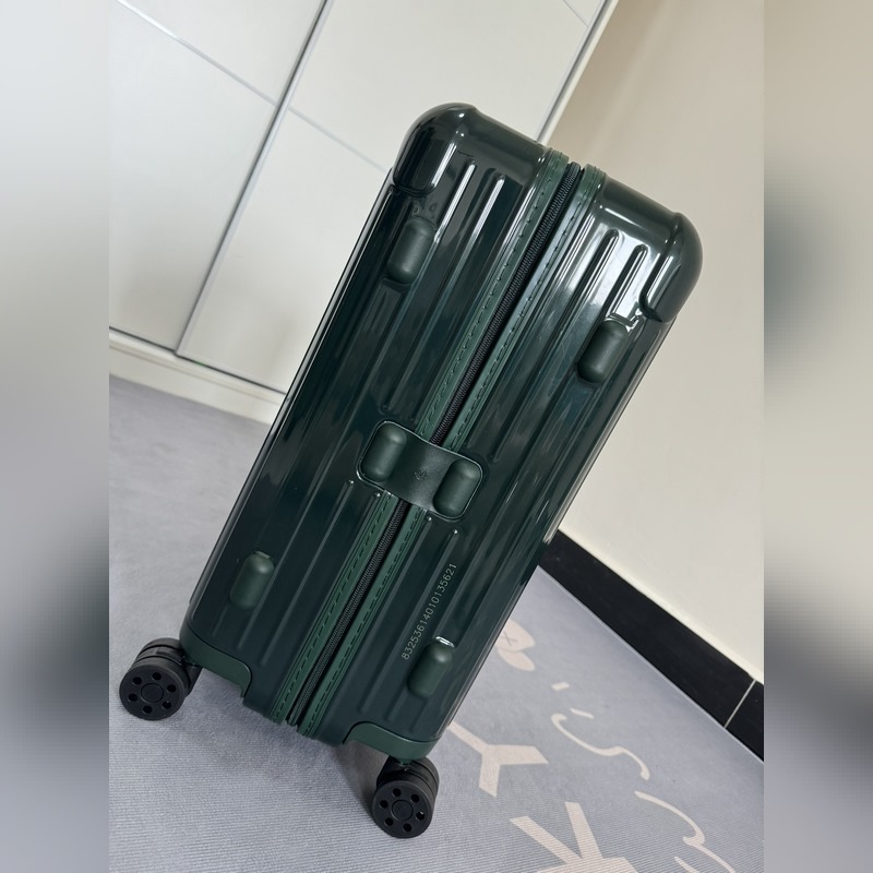 Essential系列 墨綠 尺寸21-26-30-31-33 材質：聚碳酸酯