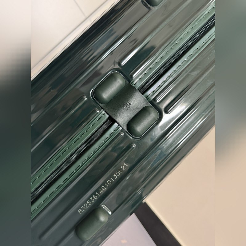 Essential系列 墨綠 尺寸21-26-30-31-33 材質：聚碳酸酯