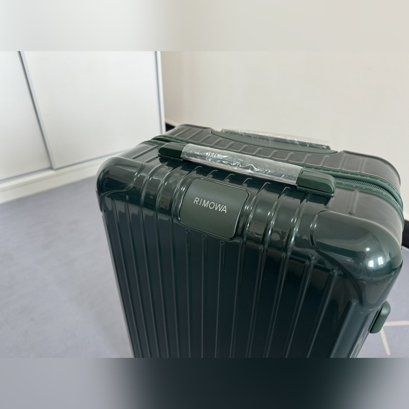 Essential系列 墨綠 尺寸21-26-30-31-33 材質：聚碳酸酯