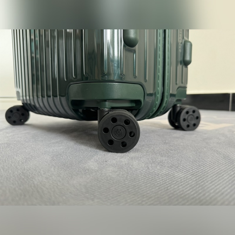 Essential系列 墨綠 尺寸21-26-30-31-33 材質：聚碳酸酯