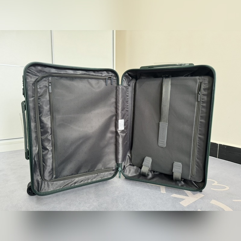 Essential系列 墨綠 尺寸21-26-30-31-33 材質：聚碳酸酯