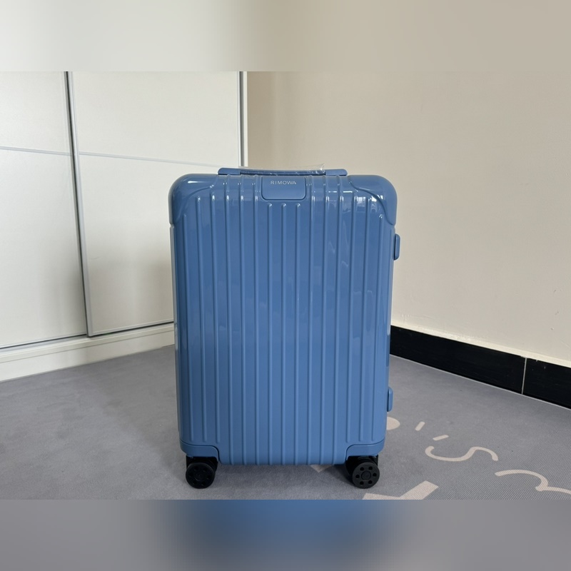 Essential系列 湖水藍 尺寸21-26-30-31-33 材質：聚碳酸酯