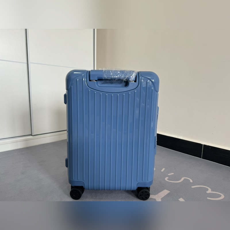 Essential系列 湖水藍 尺寸21-26-30-31-33 材質：聚碳酸酯