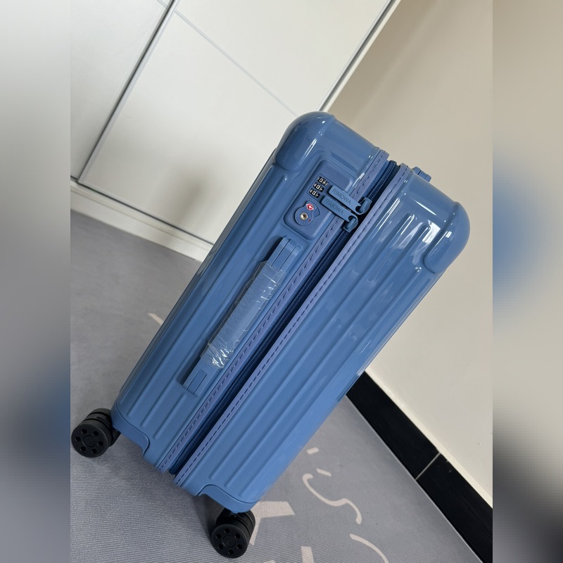 Essential系列 湖水藍 尺寸21-26-30-31-33 材質：聚碳酸酯