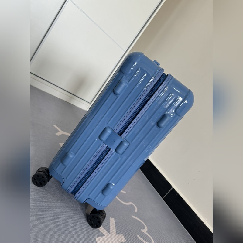 Essential系列 湖水藍 尺寸21-26-30-31-33 材質：聚碳酸酯